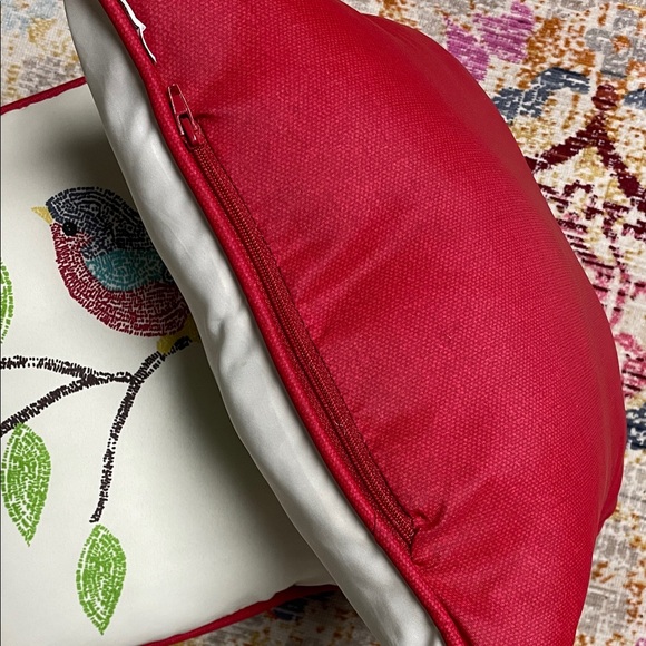 Two (2) Outdoor Pillows White/Red With Birds - Picture 5 of 7